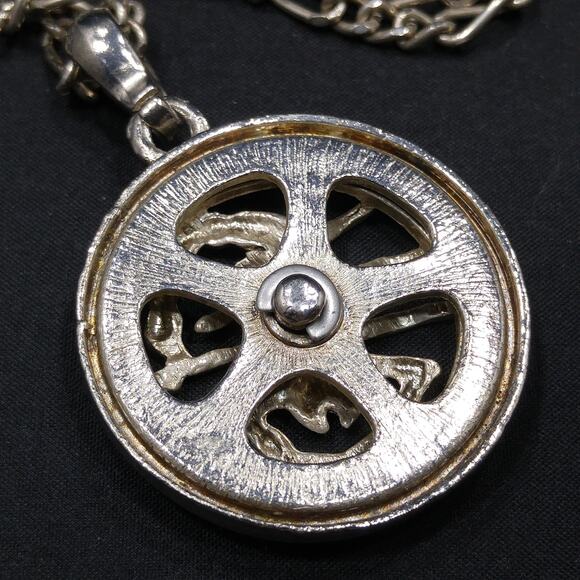 Vintage Zodiac Scorpio Pendant Necklace, Moving Scorpio, 1980s Vintage Jewelry - Picture 5 of 10